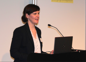 Ariane Böttcher im Vortrag auf der Internationalen Grünen Woche 2015 (Foto KLJB)